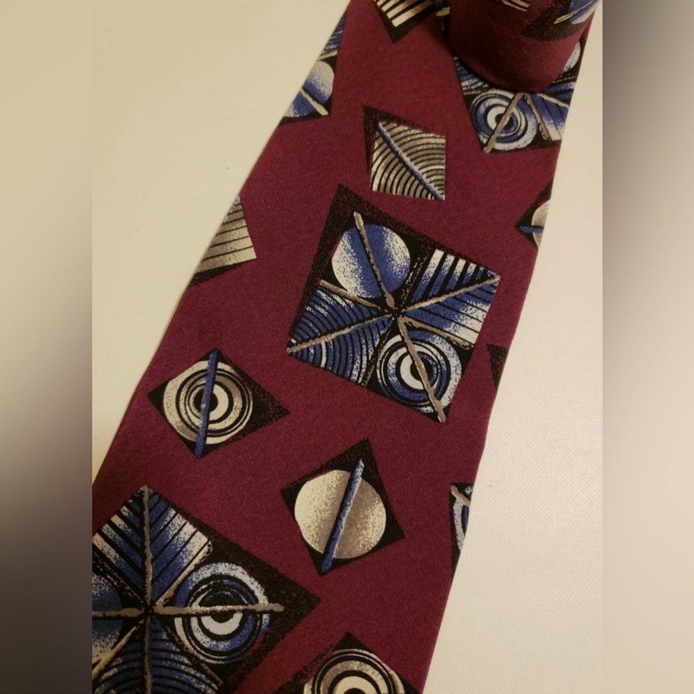 Men’s Vintage Christian Dior 80s Maroon Abstract Print Silk Tie - Picture 5 of 13